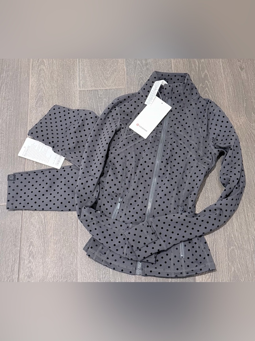 NWT Lululemon size 4 black polka dot